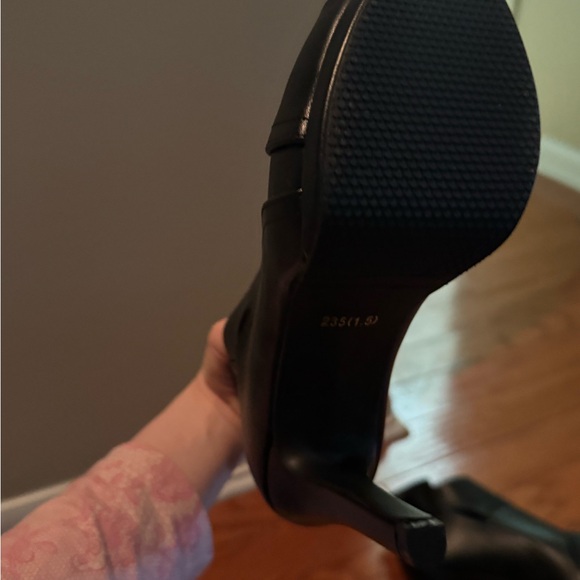 Elegant Black Peep-Toe Ankle Boots - Picture 4 of 6